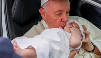 Francisco se reúne con 13 víctimas de abusos en la Iglesia