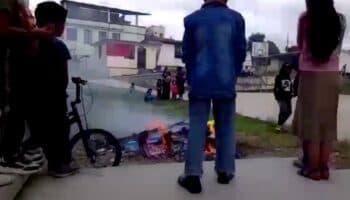 Queman libros de texto en comunidad de Chiapas