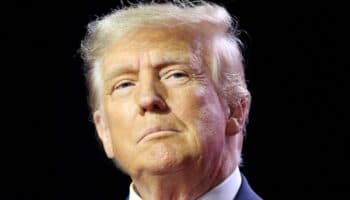 Trump, primero en ser enjuiciado y primero en las encuestas: académico | Video