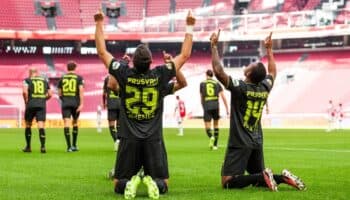Santi Giménez completa su hat-trick en la reanudación del Feyenoord-Ajax | Video
