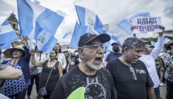 Guatemaltecos protestan contra 'golpe de Estado' denunciado por presidente electo Arévalo
