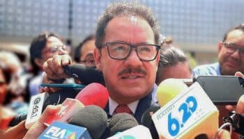 Denuncia por espectaculares es 'guerra sucia' porque 'voy arriba en las encuestas': Mier