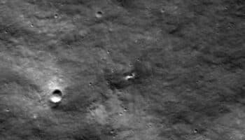 NASA fotografía cráter que dejó nave rusa que se estrelló en la Luna