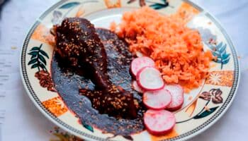 Profeco retirará del mercado estas marcas de mole en pasta