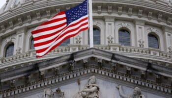 Senado de EU aprueba medida provisional de 45 días y evita el cierre de gobierno