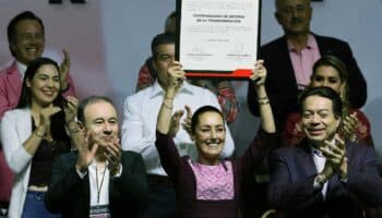 Sheinbaum recibe constancia y ‘tiende la mano’ a quien quiera ser parte del movimiento