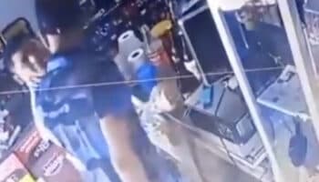Video | Sujeto golpea a niño en tiendita de SLP; acudió a comprar caguamas