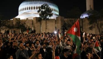 Palestinos chocan con fuerzas de Abbas tras ataque al hospital de Gaza