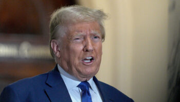 Juez de Nueva York pide a la defensa de Trump que 'controle a su cliente': Esquivel | Video