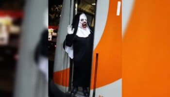 Video | ¡De miedo! "La Monja" conduce el Metro de la CDMX