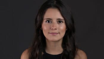 Actriz mexicana narra situación desde Israel y muestra cuarto de seguridad