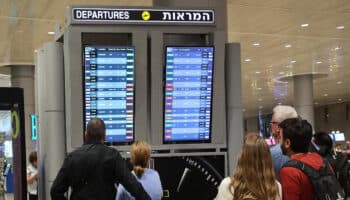 Cancelan o reprograman aerolíneas vuelos hacia y desde Israel | Video