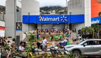 Videos | 'Venimos a sacar comida para comer porque no hay'; aumentan saqueos en Acapulco tras paso de Otis