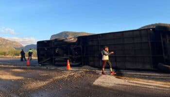 Migrantes en busca de refugio viajan en camiones averiados en Oaxaca: periodista | Video