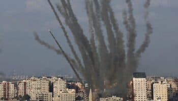 Hamás cumple amenazas y lanza misiles a Israel