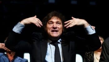 Milei dijo haber clonado a su perro y hablar con él desde el más allá