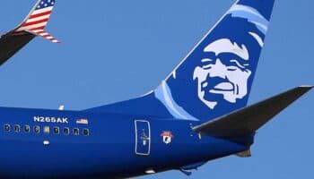 Piloto intentó apagar motores en pleno vuelo; le fincan 83 cargos de intento de asesinato