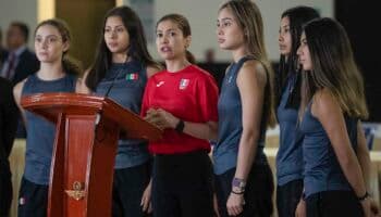 'Felices de poder regresar a nuestro país', dice selección de gimnasia rítmica a su llegada a México