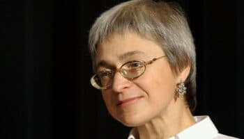 Policía condenado por asesinato de Anna Politkóvskaya fue liberado para combatir en Ucrania