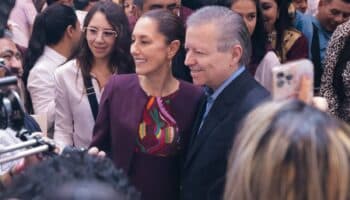 Arturo Zaldívar acude a registro de Sheinbaum como precandidata; Ebrard, el gran ausente