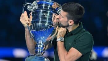 Tenis: Djokovic levanta el trofeo de número uno del año en Turín | Video