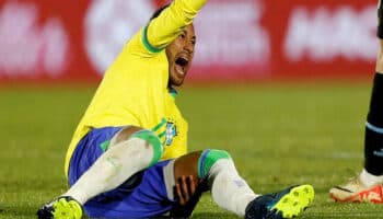 Operan con éxito a Neymar Jr de la rodilla izquierda | Video