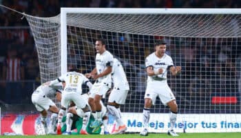 Con atajada de penal, Pumas vence a Chivas de cara a la liguilla | Video
