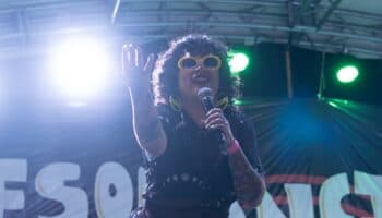 Rebeca Lane propone "pensar otro mundo posible" con su música