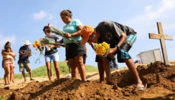 Sube a 47 los muertos por huracán Otis
