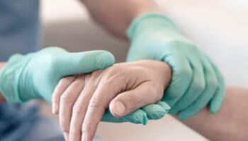 Mujer de 55 años, la primera en acceder al suicidio asistido por Sanidad italiana