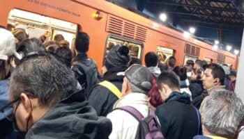 Usuarios reportan saturación y lentitud en Línea B del Metro