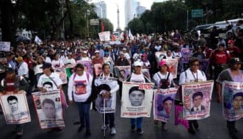 Centro Prodh responde a AMLO: "No guardaremos silencio frente a quienes siguen entorpeciendo el caso Ayotzinapa"