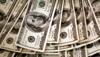 Dólar sigue cayendo tras panorama de tasas de Fed