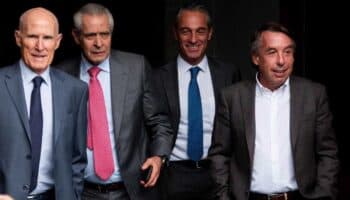 Slim, Azcárraga, Losada… así evacuaron empresarios edificio en el que esperaban a AMLO