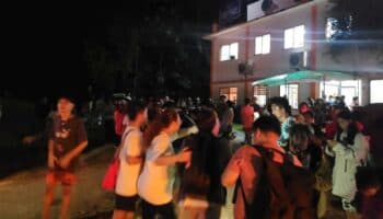 Emiten alerta de tsunami tras sismo de magnitud 7.5 en Filipinas
