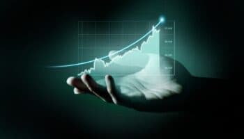 Fitch prevé aumento de déficit fiscal en 2024 y califica a México en BBB-