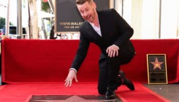 Video | Macaulay Culkin, de ‘Mi pobre angelito‘, recibe estrella en el Paseo de la Fama de Hollywood