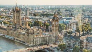 Reino Unido acusa al espionaje ruso de intentar interferir en sus procesos democráticos desde 2015