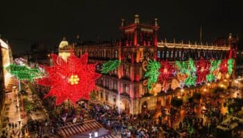 El Zócalo y el centro histórico de la Ciudad de México se iluminan por la Navidad | Fotos