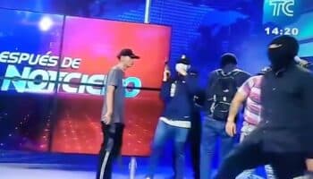 'Fueron 15 minutos de terror': periodista narra cómo vivió toma de televisora ecuatoriana por encapuchados