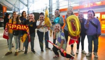 Dan increíble recibimiento a Jenni Hermoso en Tigres | Video