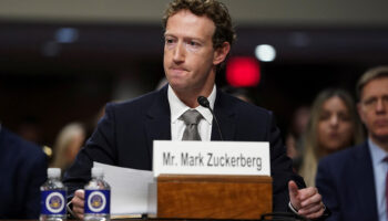 Zuckerberg pide perdón a los padres de víctimas de abuso infantil en redes sociales