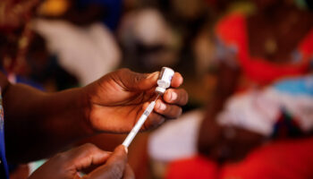 Cruz Roja sugiere crear reserva internacional de vacunas ante futuras nuevas pandemias