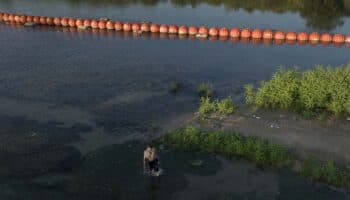 Tribunal anula decisión judicial para que Texas retire las boyas de la frontera con México