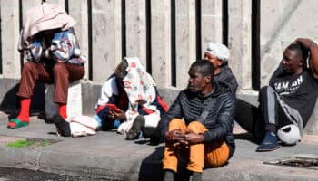 Migrantes pagan hasta 40 mil dólares por amparos para llegar a la frontera de México y EU