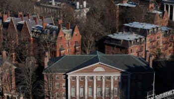 Estudiantes judíos demandan a Harvard por antisemitismo en el campus