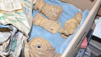 FGR asegura 220 litros de hidrocarburo, armas y piezas arqueológicas en domicilio de Edomex