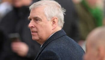 Acusadora de Epstein testificó que el príncipe Andrés la manoseó, según documentos