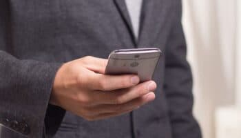 ¿Un mensaje de WhatsApp te promete ganancias rápidas y sin riesgo? Podría ser una estafa, advierte Meta