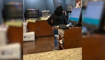 Senado aprueba reforma que obliga a empresas dar asientos a los trabajadores